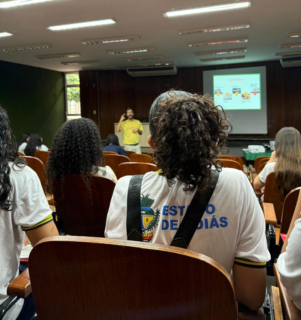 Entre os dias 8 e 9 de abril, o Câmpus Goiânia do IFG recebeu duas turmas do 9º ano do Colégio Estadual Nazir Safatle, no programa Conhecendo o IFG.